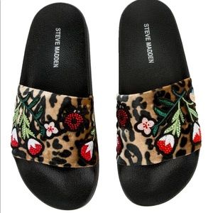 Steve Madden slip on sandals